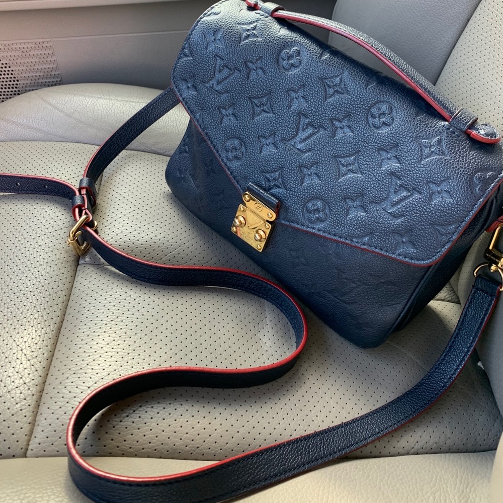 Auth Pochette Métis Empriente Marine Rouge